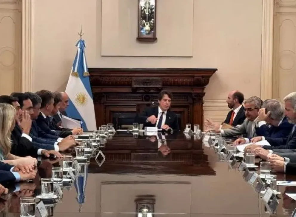 Papelón de Milei: faltó a la reunión con gobernadores pero no paraba de Twittear desde Olivos 