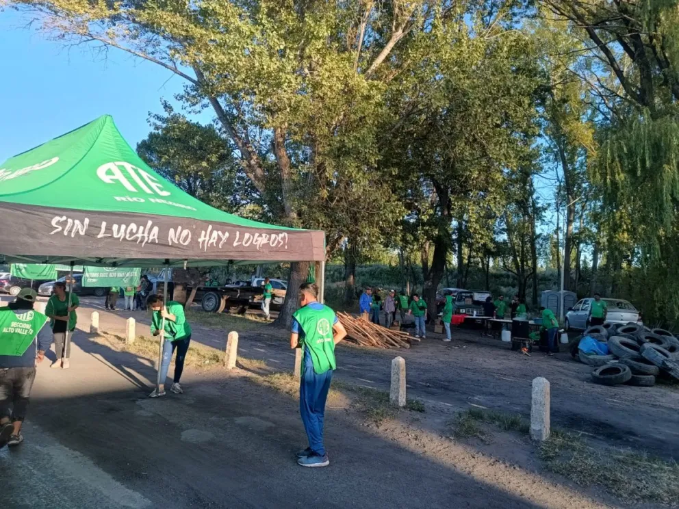Puentes Cipolletti-Neuquén: tránsito complicado por la manifestación de ATE