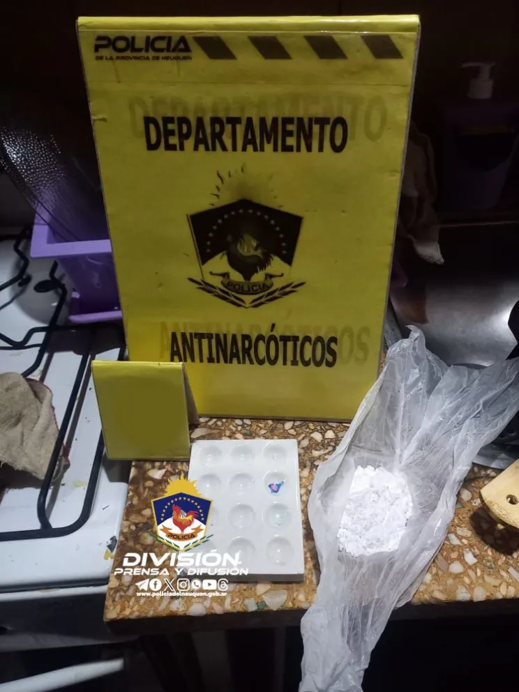 Operativo antinarcóticos: dos detenidos, drogas,  dinero incautado y un menor involucrado