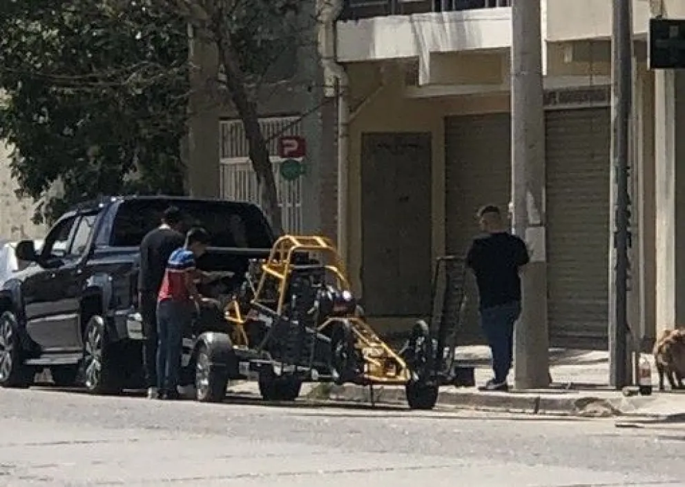    Denuncian que la calle Mengelle se convierte en una pista de picadas después de las 14 hs