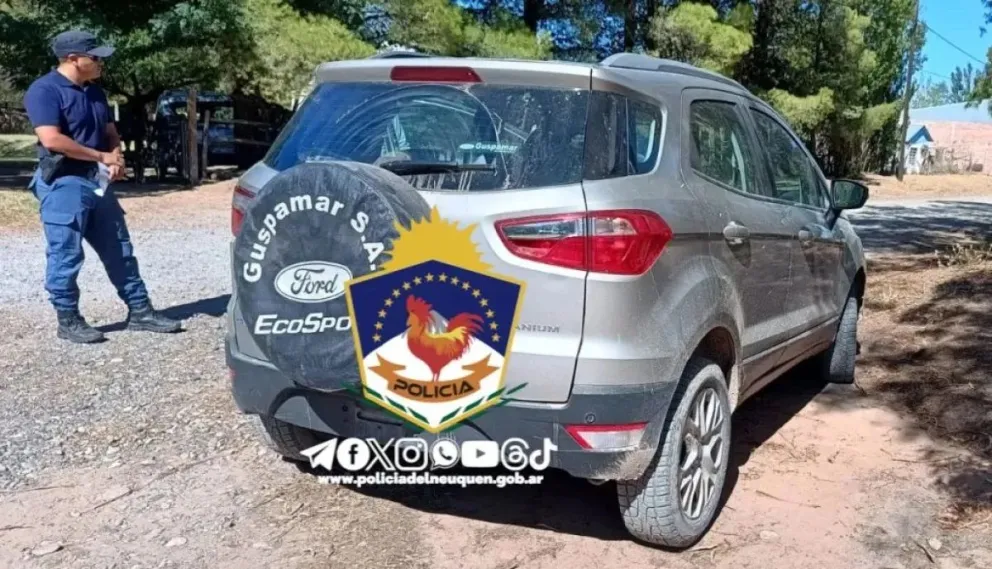 Robaron un vehículo en Cipolletti y lo encontraron entre dinosaurios