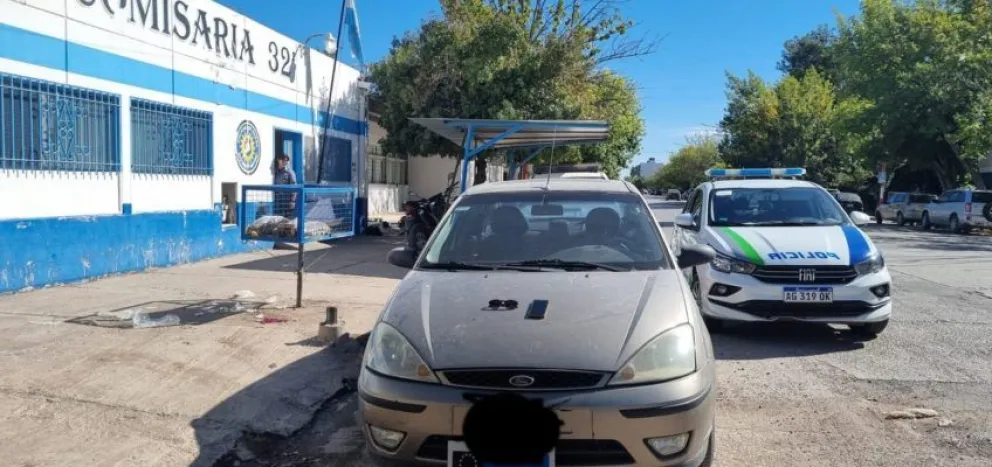 Se bajó a comprar carne y le robaron el auto