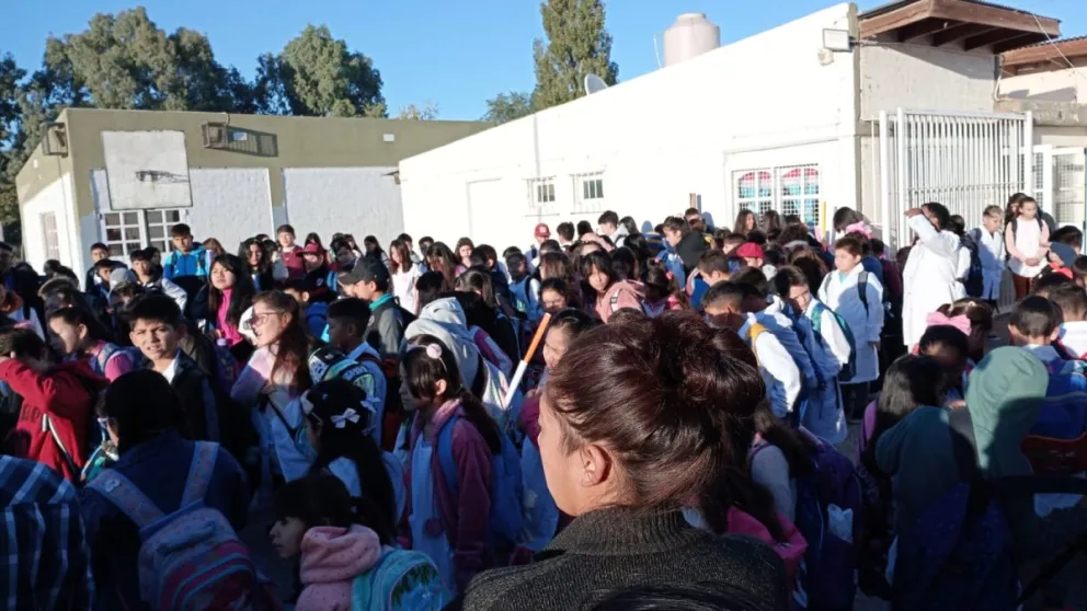 Problemas en la escuela de Balsa Las Perlas