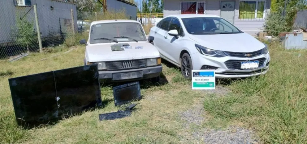 Recuperaron tres autos robados en Cipolletti en un doble allanamiento