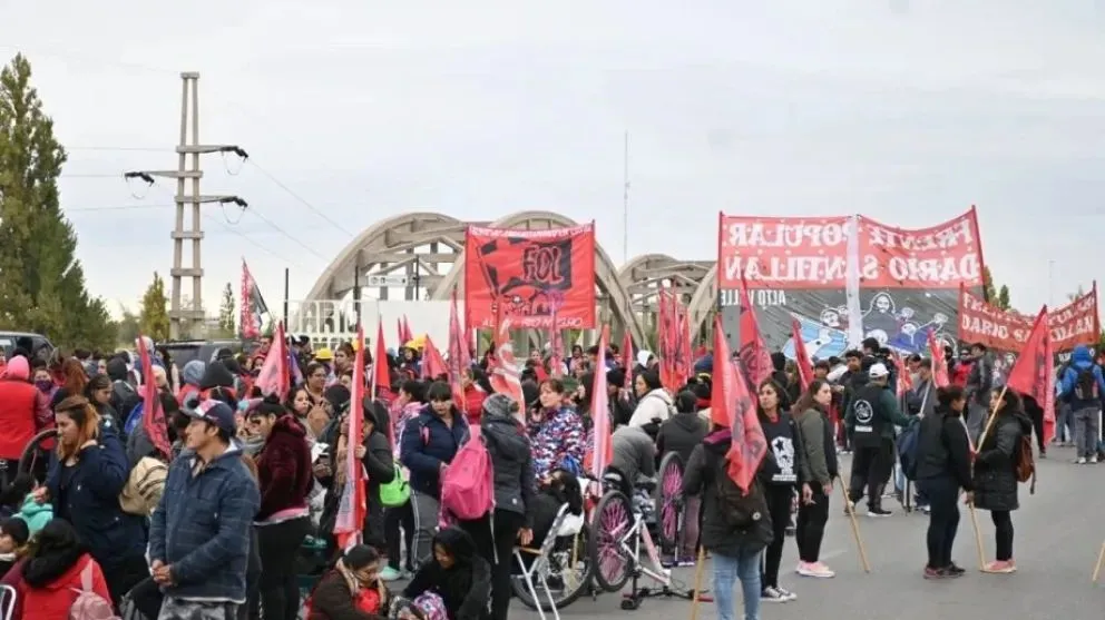 Lunes complicado: organizaciones sociales se manifestarán en el puente carretero