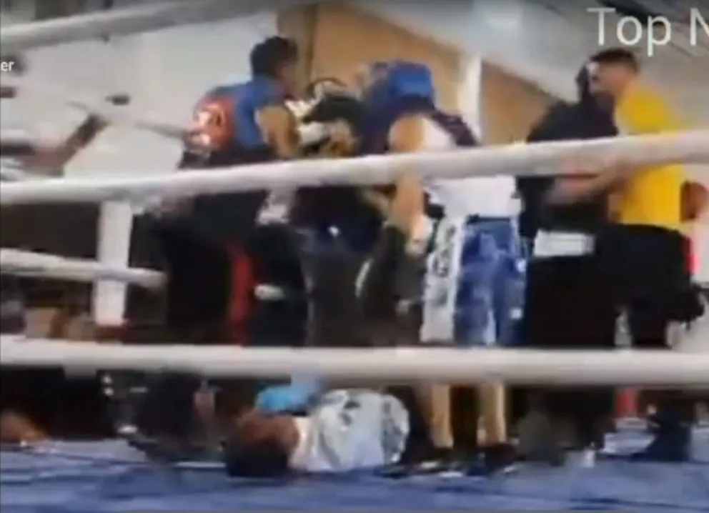 Agredieron violentamente al árbitro en medio de una pelea de boxeo