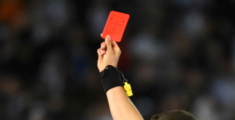 Tarjeta roja para los padres, un club deportivo del Alto Valle analiza aplicar el derecho de admisión