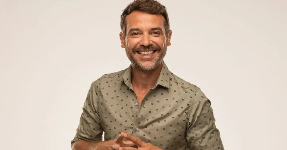 Pedro Alfonso sorprendió con un divertido cambio de look junto a sus hijos