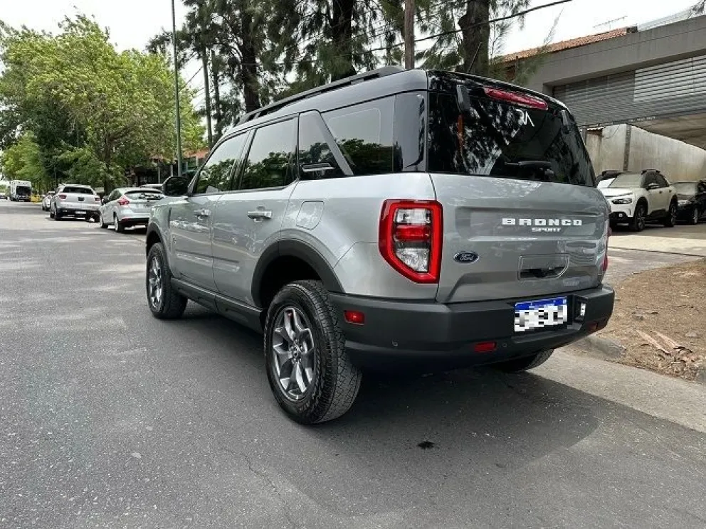 Peligro: una camioneta atropelló a un ciclista y lo dejó abandonado