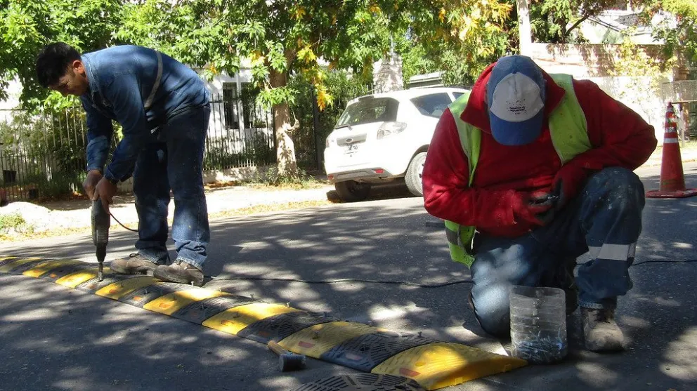 ¡Atención conductores! Instalaron nuevo reductor de velocidad en calle Roca