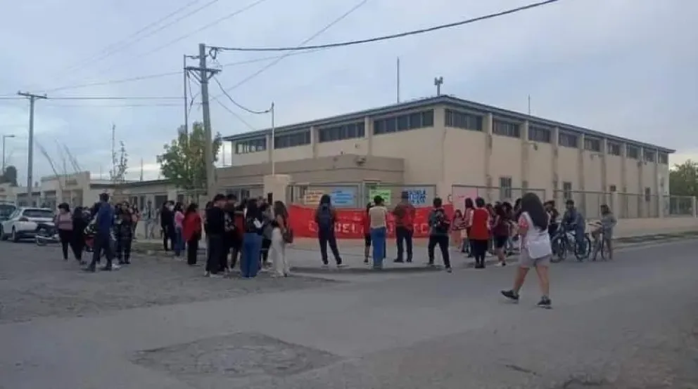 Sólo hubo una oferta para realizar la obra de gas en el edificio escolar del barrio Anai Mapu