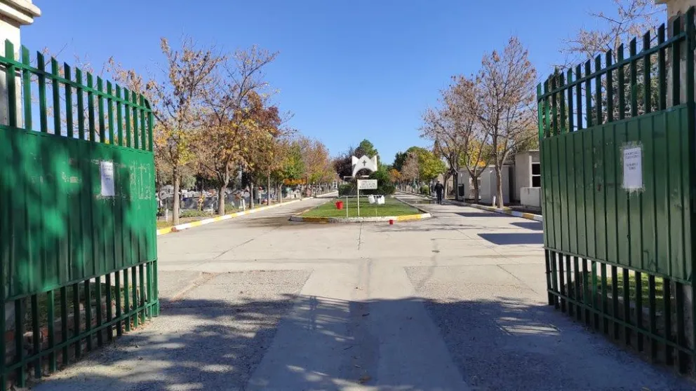 Así serán los horarios del cementerio local durante el fin de semana largo