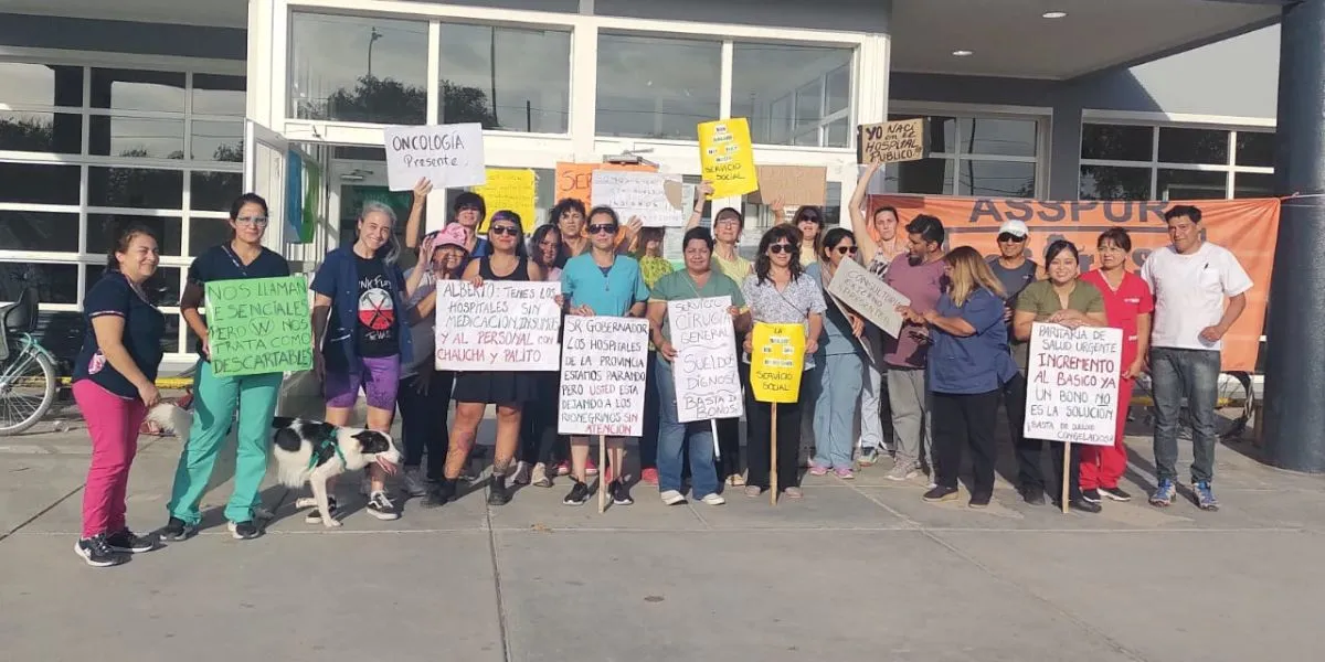 Protestas de hospitalarios de R&iacute;o Negro en puente Cipolletti - Neuqu&eacute;n