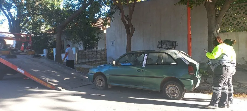 Ya se han retirado más de 20 vehículos abandonados en la vía pública