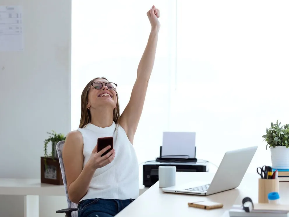 Investigadores de Harvard revelan claves para ser feliz en el trabajo