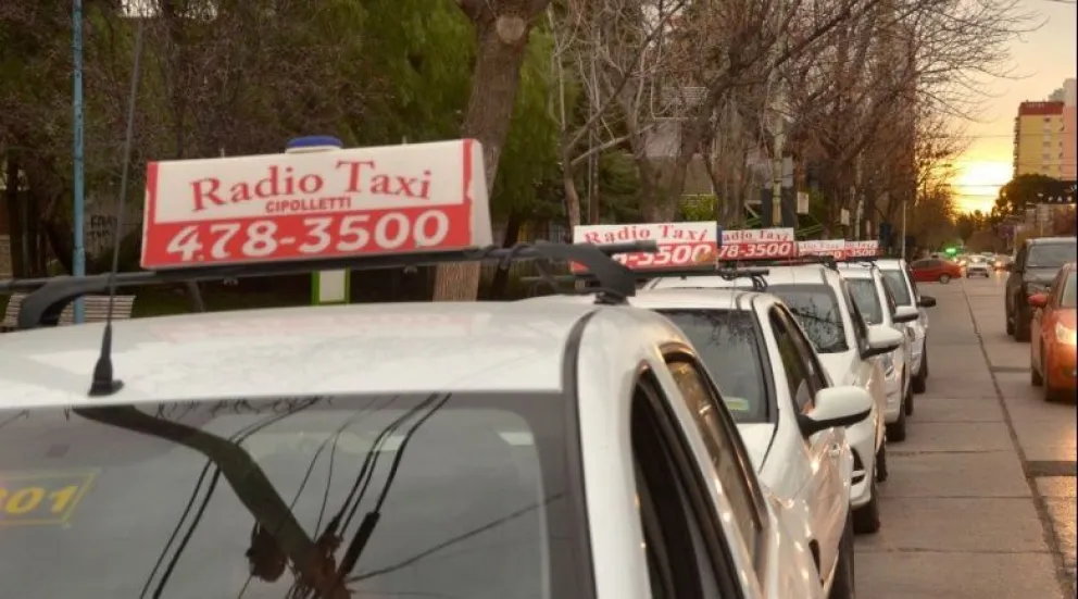 Extienden el plazo para que los taxistas actualicen sus unidades