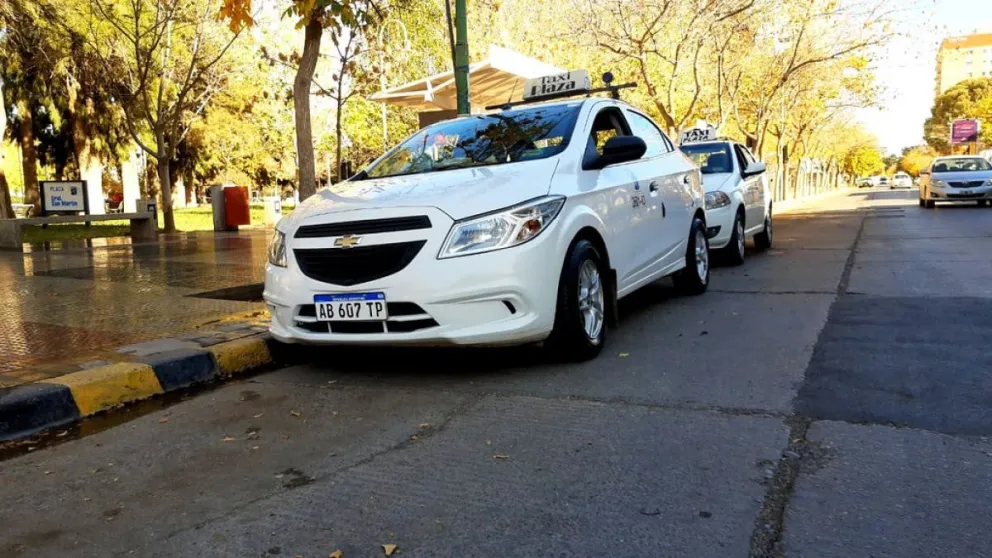 Se reúnen taxistas y autoridades municipales para definir una nueva tarifa 