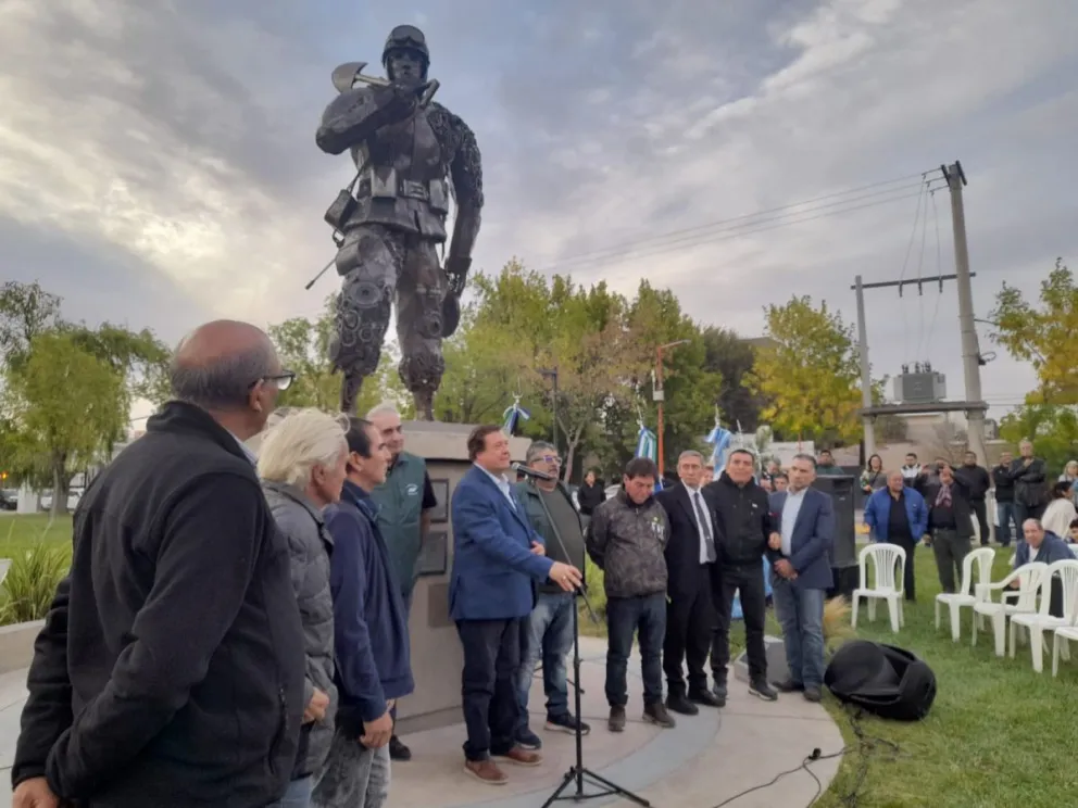 Emotivo homenaje a los héroes de Malvinas en Cipolletti