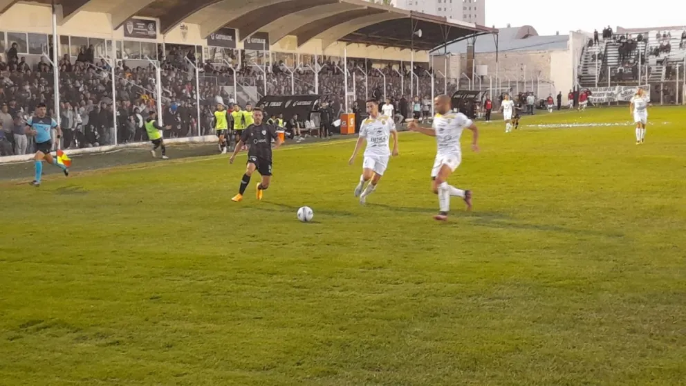 Preocupación en el Albinegro: uno de sus jugadores se descompensó y convulsionó previo al partido 
