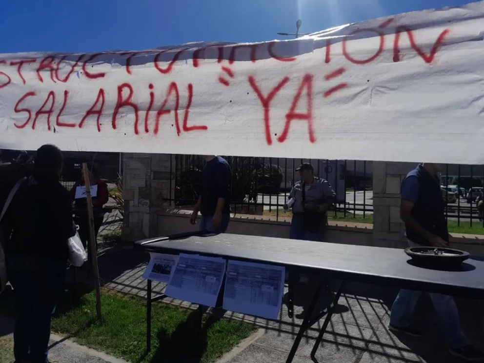 Trabajadores del casino reclaman por salarios: los básicos no superan los 250 mil pesos