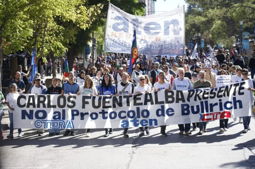 Masiva movilización en conmemoración del asesinato de Carlos Fuentealba