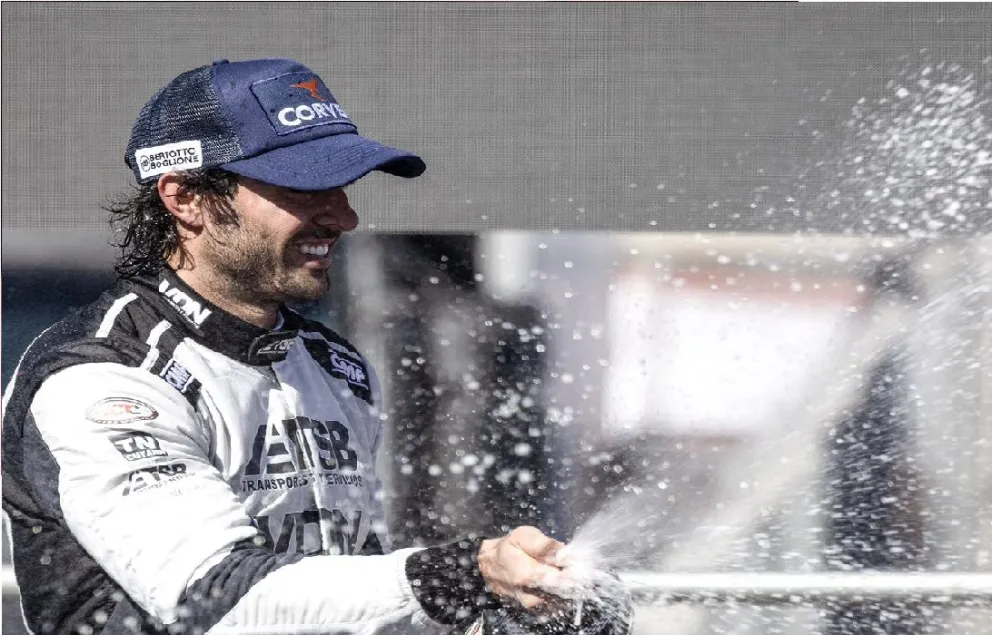 Manu Urcera ganó en Neuquén y es el nuevo líder del Turismo Carretera