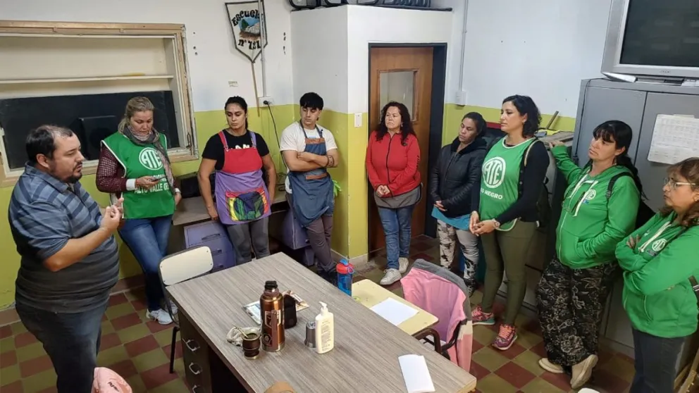 Hubo mediación en la Escuela 121 de La Falda y se levantó el estado de asamblea