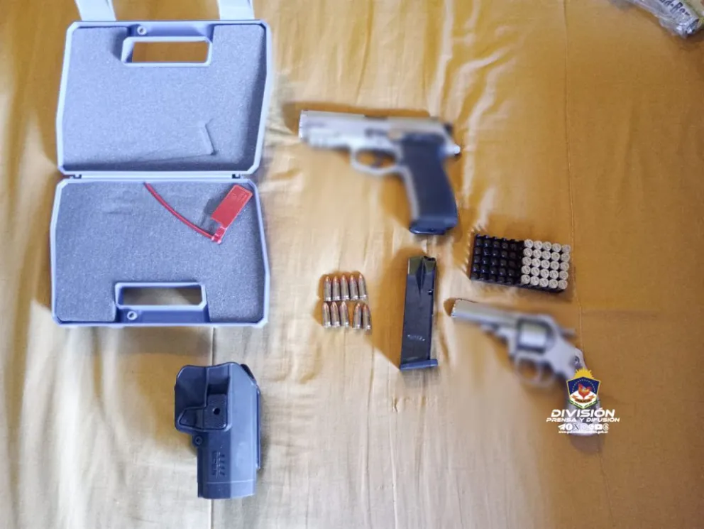 Operativo policial: Armas de fuego y municiones fueron decomisadas en un allanamiento
