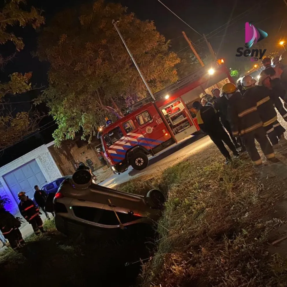 Un vuelco que casi termina en tragedia dejó cuatro heridos