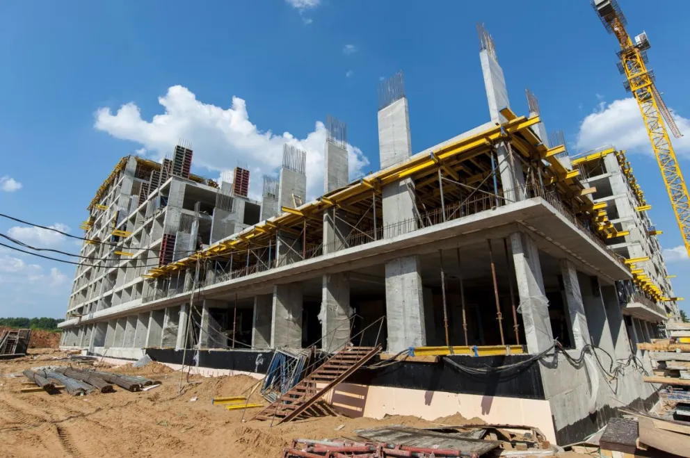 Recesión económica: caída alarmante en la industria y construcción