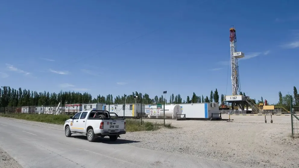 YPF anunció su “retirada estratégica” de los yacimientos rionegrinos