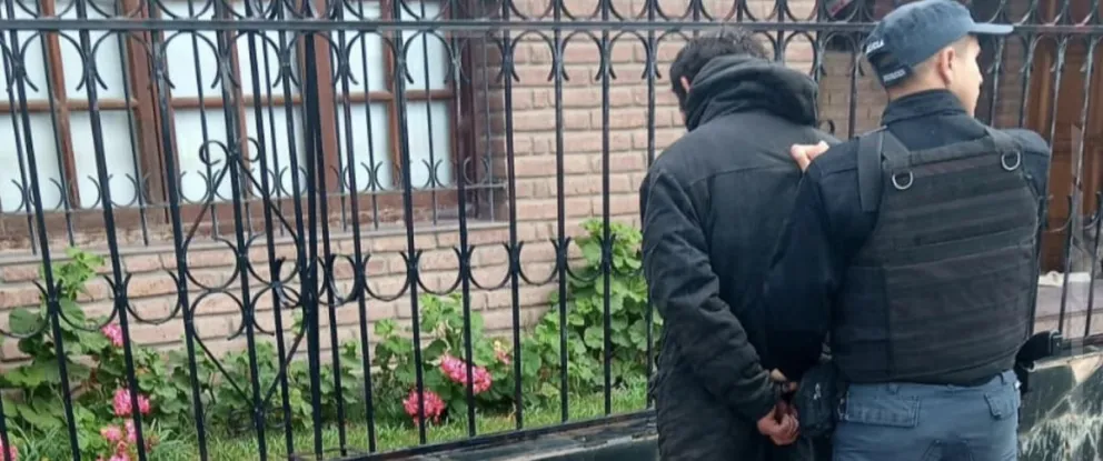 ¡Lo agarraron justo! Un hombre quedó detenido al intentar entrar a robar en una vivienda 