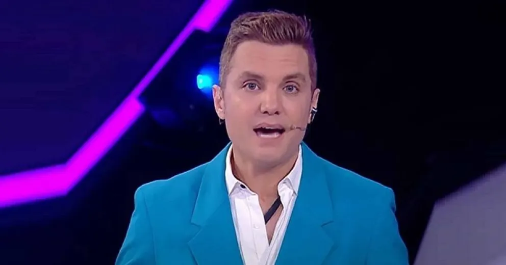 Santiago del Moro volvió a desafiar el reglamento de Gran Hermano: "Te estoy viendo"