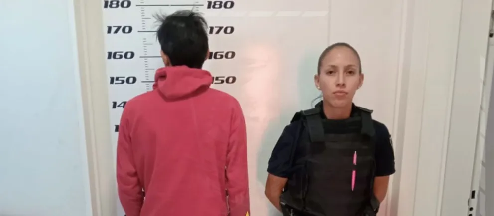 Un hombre fue detenido por presunto abuso de arma y posesión de una moto robada