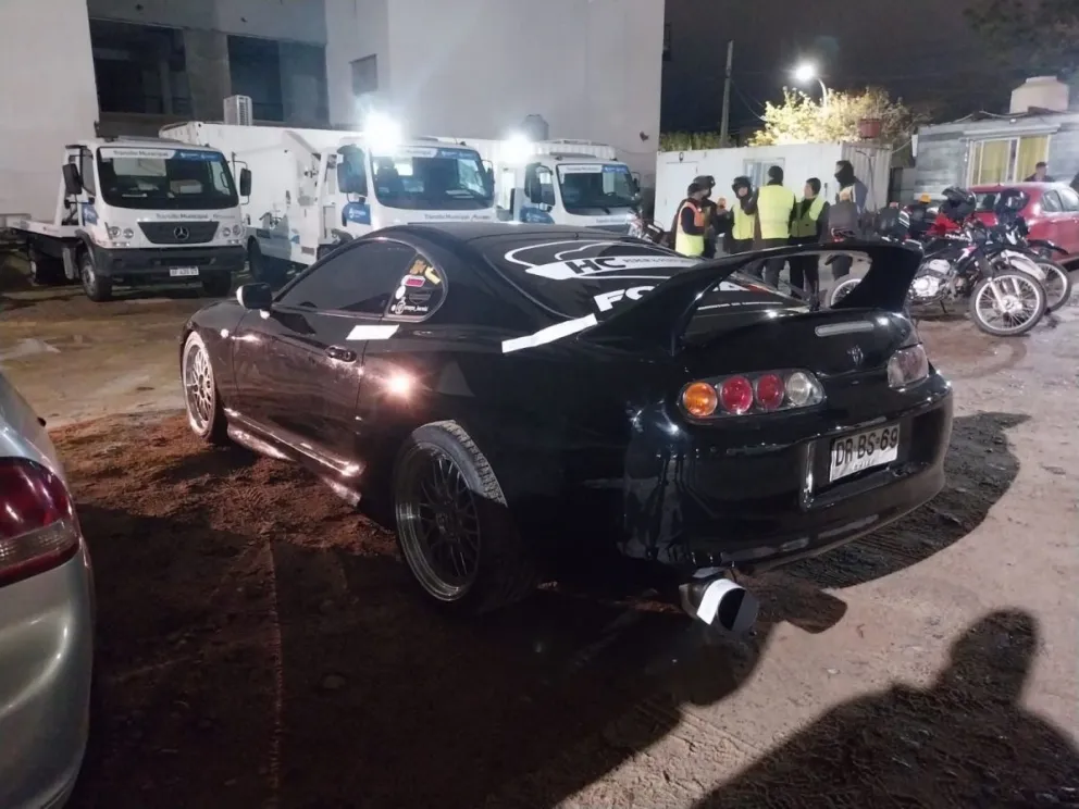 ¿Argentina vs Chile? Corrían picadas en pleno centro, los detuvieron y secuestraron los autos
