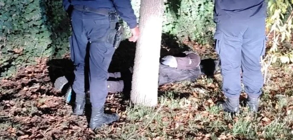 Se resistió a las piñas y patadas, pero igual fue detenido por intentar robar una moto en el Alto Valle