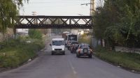 Primer récord para el puente ferroviario: ya lleva más de 30 días sin ser colisionado por un camión