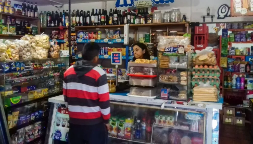El ajuste llega a las billeteras: caen las ventas en los almacenes y despensas de barrio