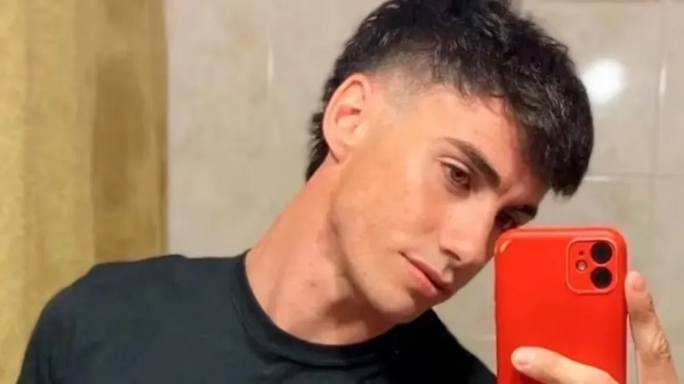 Alan Simone sorprende como cantante