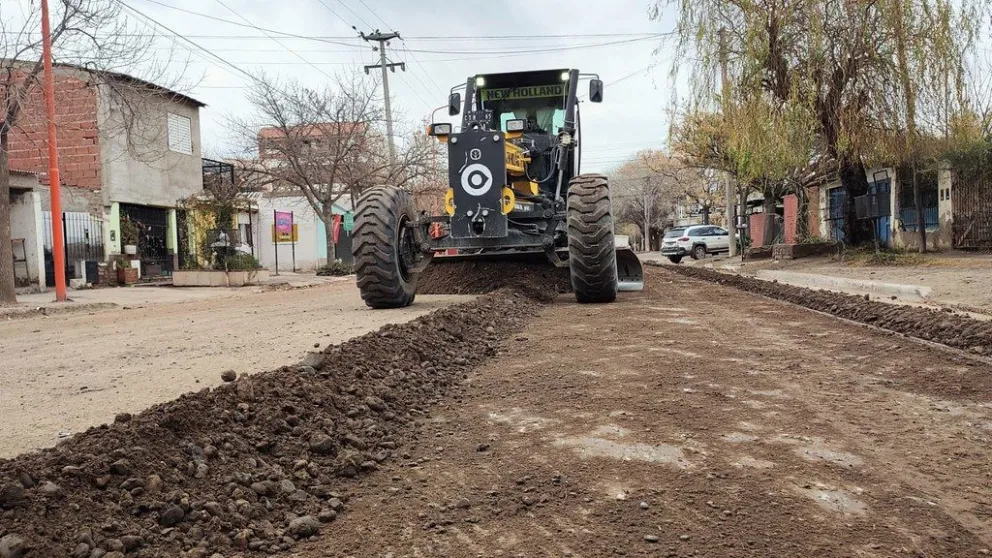 Realizan mantenimiento en calles de tierra de Cipolletti