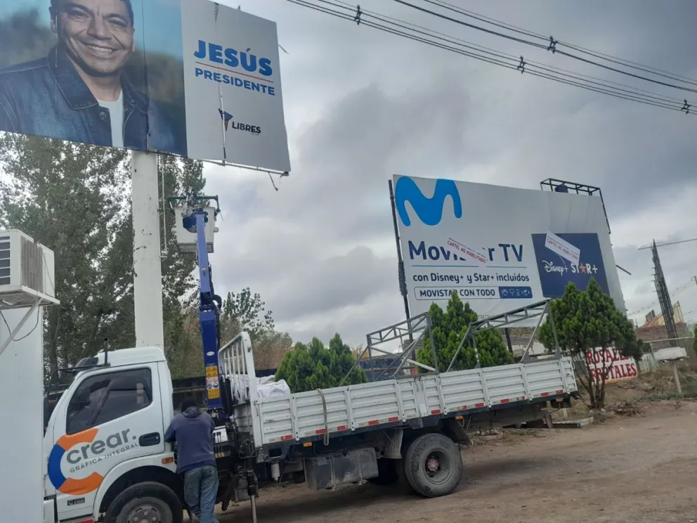 Clausura de carteles irregulares en Ruta 22 e intimación para retirarlos definitivamente