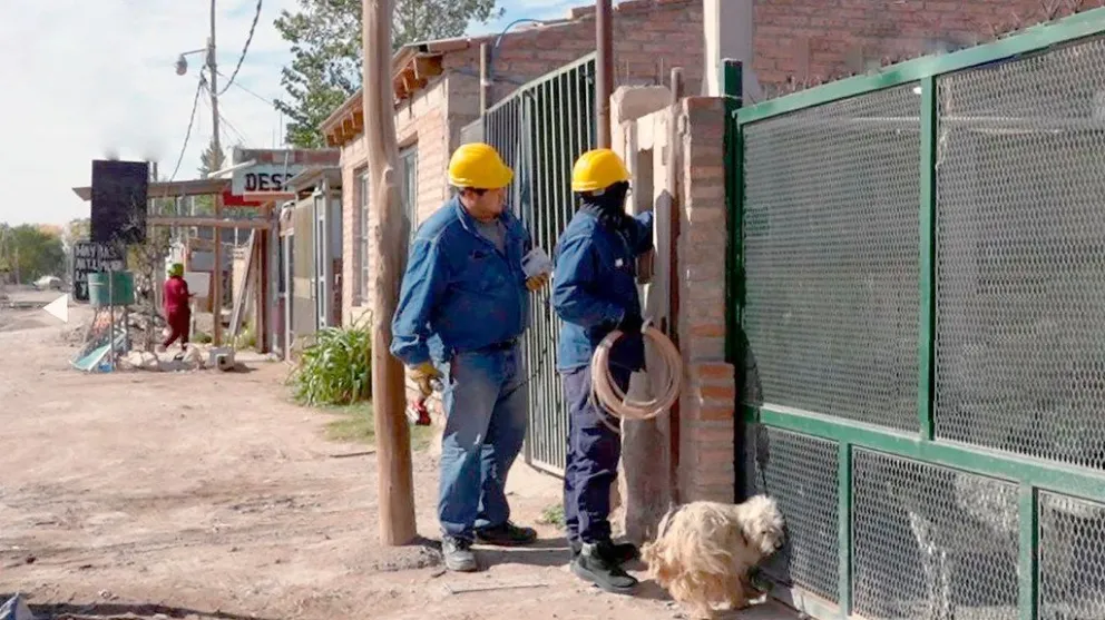 Comienza la obra de regularización eléctrica en un barrio popular de Cipolletti