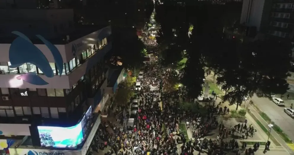 Le robaron la camioneta mientras marchaba en la capital neuquina 