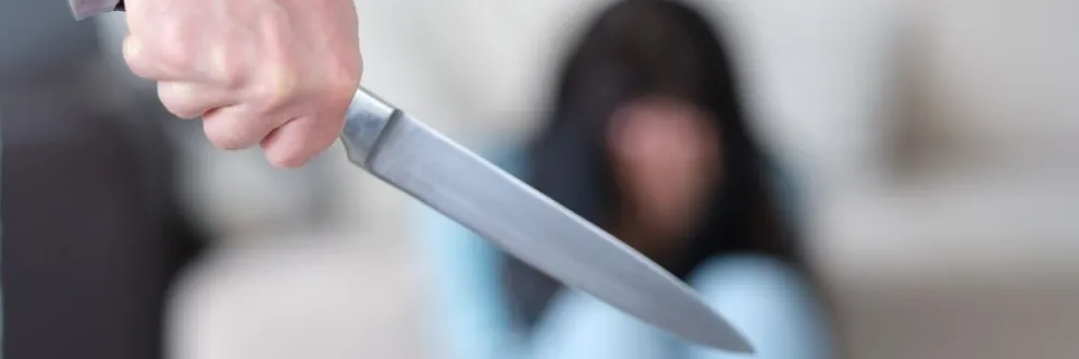 Lo dejó quedarse a dormir en su casa y la quiso matar: le extendieron la prisión preventiva 