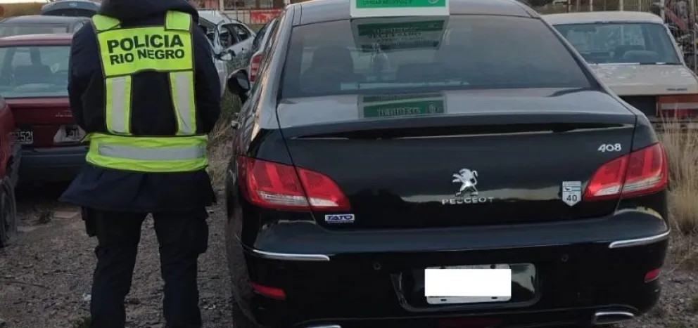 Encontraron en Puente Dique un auto robado en Cipolletti