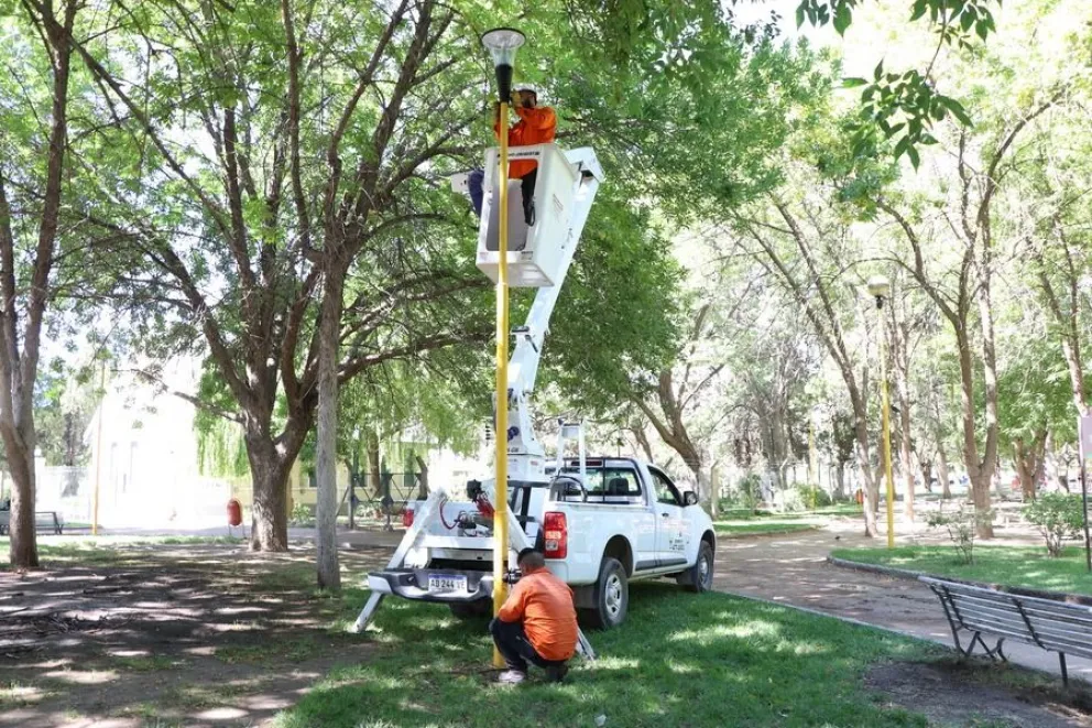 Se comprar&aacute;n 3000 luminarias led para plazas y calles de Cipolletti