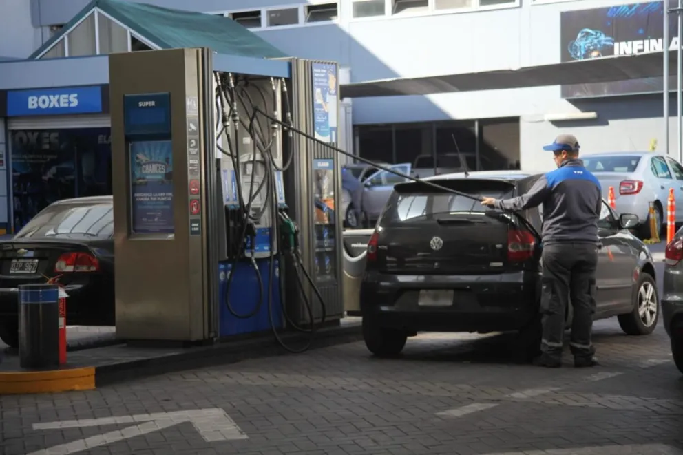 Atentos: confirman un nuevo aumento de combustibles