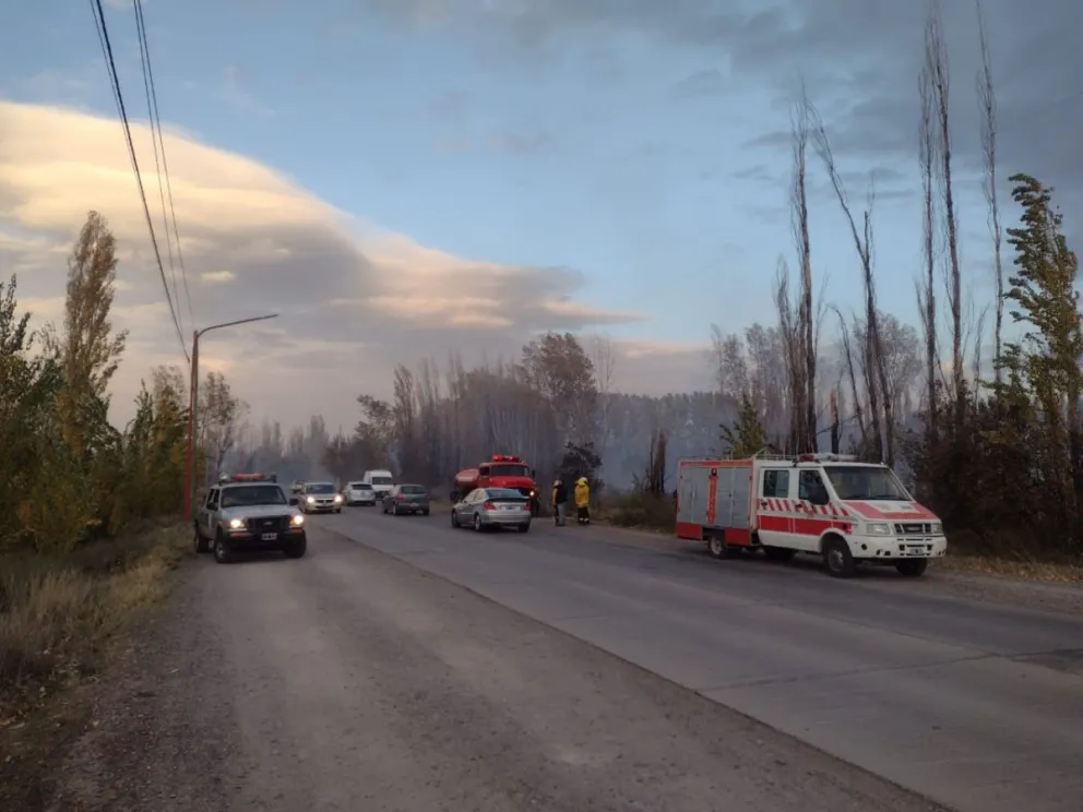 Se logró extinguir el incendio que complicó la circulación en las rutas y afectó ocho hectáreas  