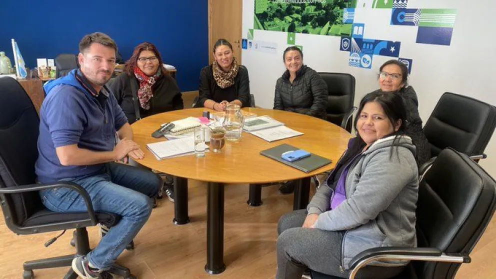 Vecinos de Cipolletti fueron recibidos por el intendente para avanzar con los servicios públicos del barrio