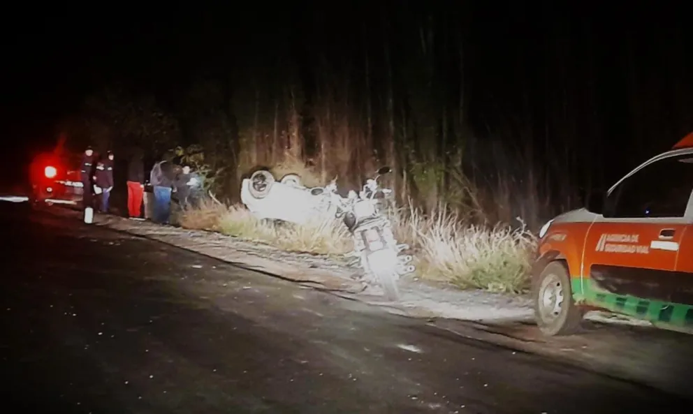 Volcó en la Ruta 22 y dejó la camioneta abandonada 